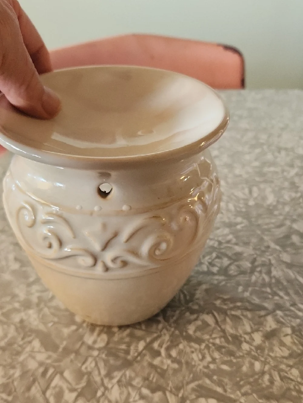 Yankee Candle Cream Decorative Ceramic Warmer with Scroll Motif